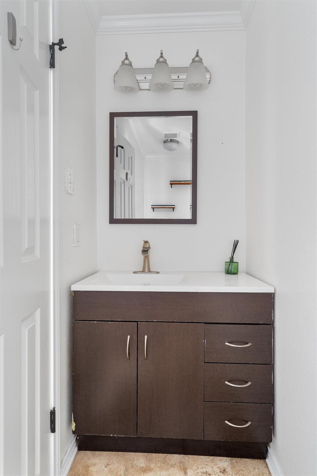 2710 E 3rd St, Austin, TX 78702