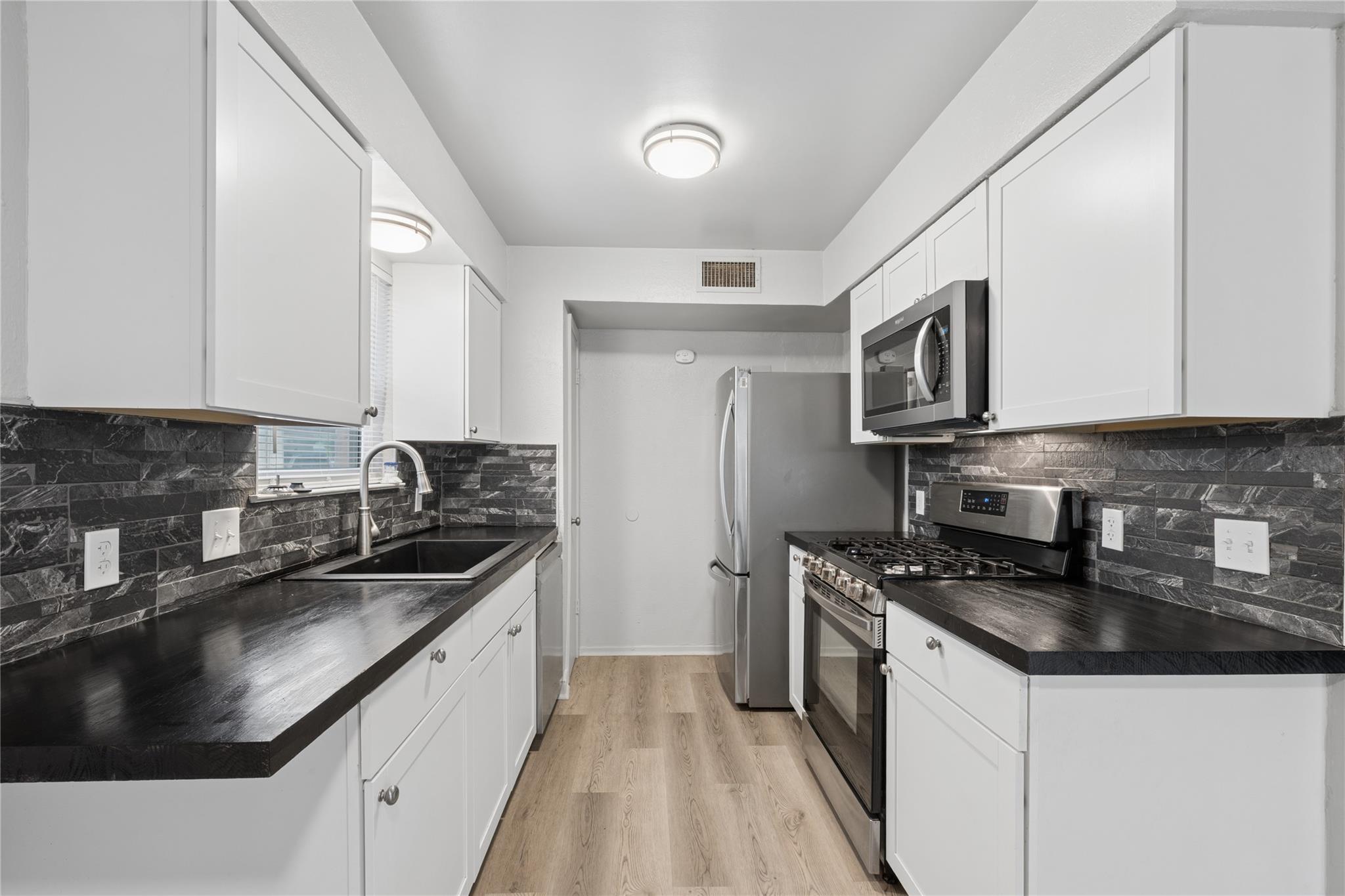 820 Sahara Ave # B, Austin, TX 78745