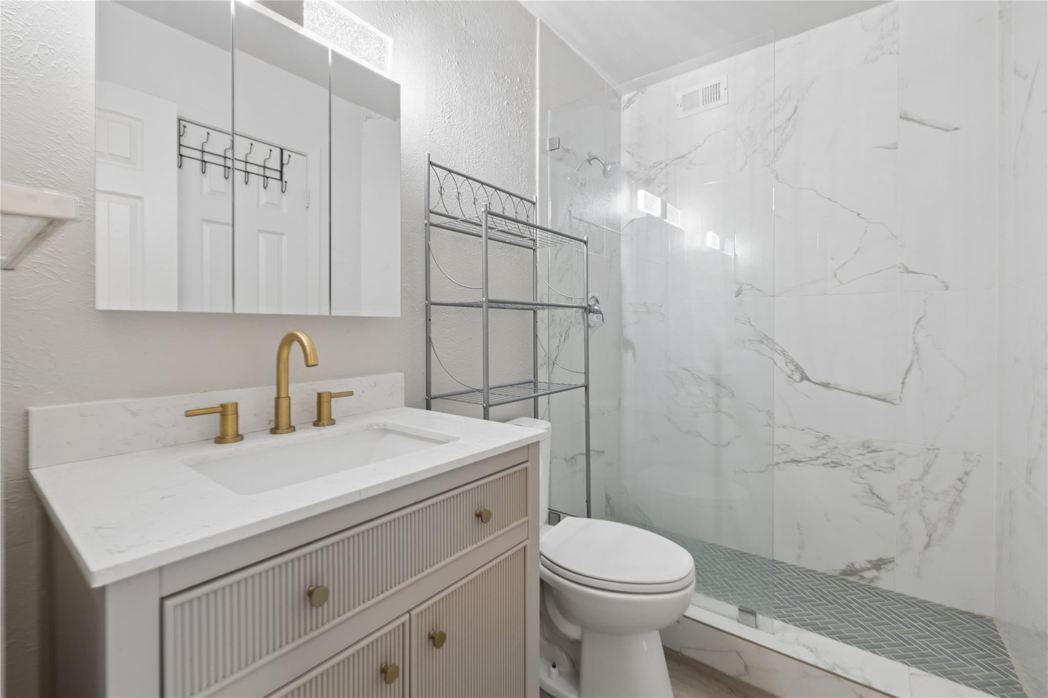 820 Sahara Ave # B, Austin, TX 78745