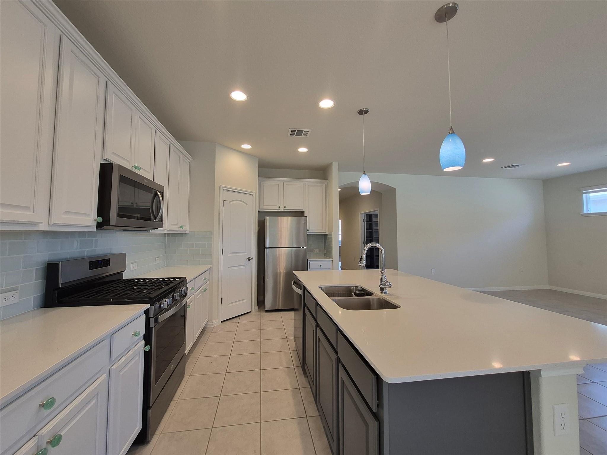 108 Calhoun Ln, Georgetown, TX 78633