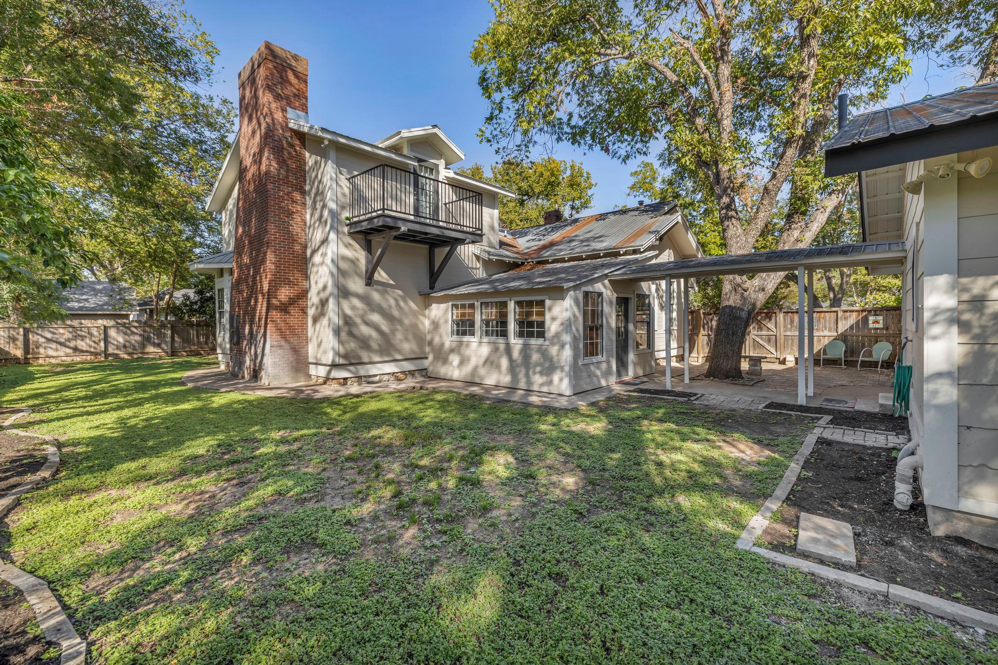 1806 S Main St, Georgetown, TX 78626