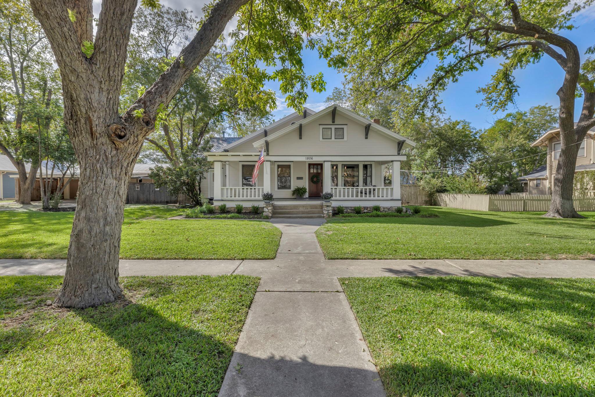1806 S Main St, Georgetown, TX 78626