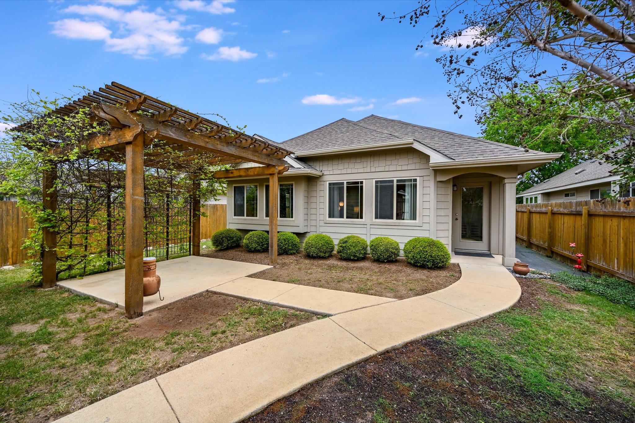 358 Tilly Ln, Buda, TX 78610