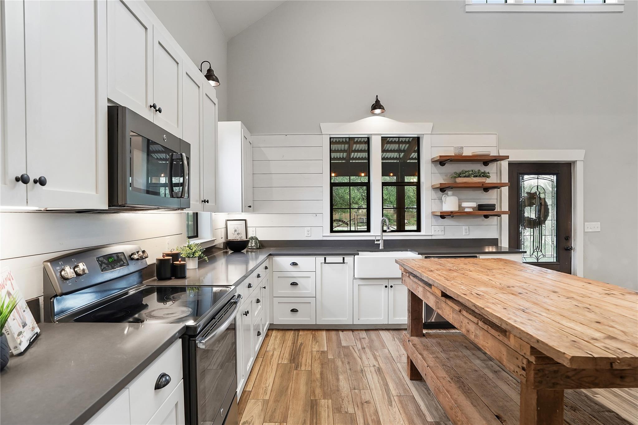 786 Beauchamp Rd, Dripping Springs, TX 78620