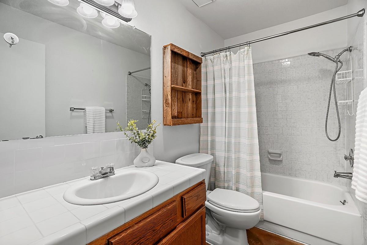 102 Rocky Creek Rd, Dripping Springs, TX 78620