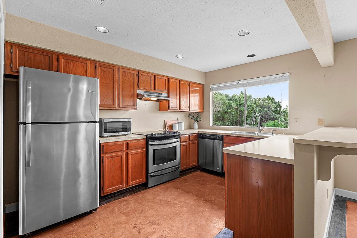 102 Rocky Creek Rd, Dripping Springs, TX 78620