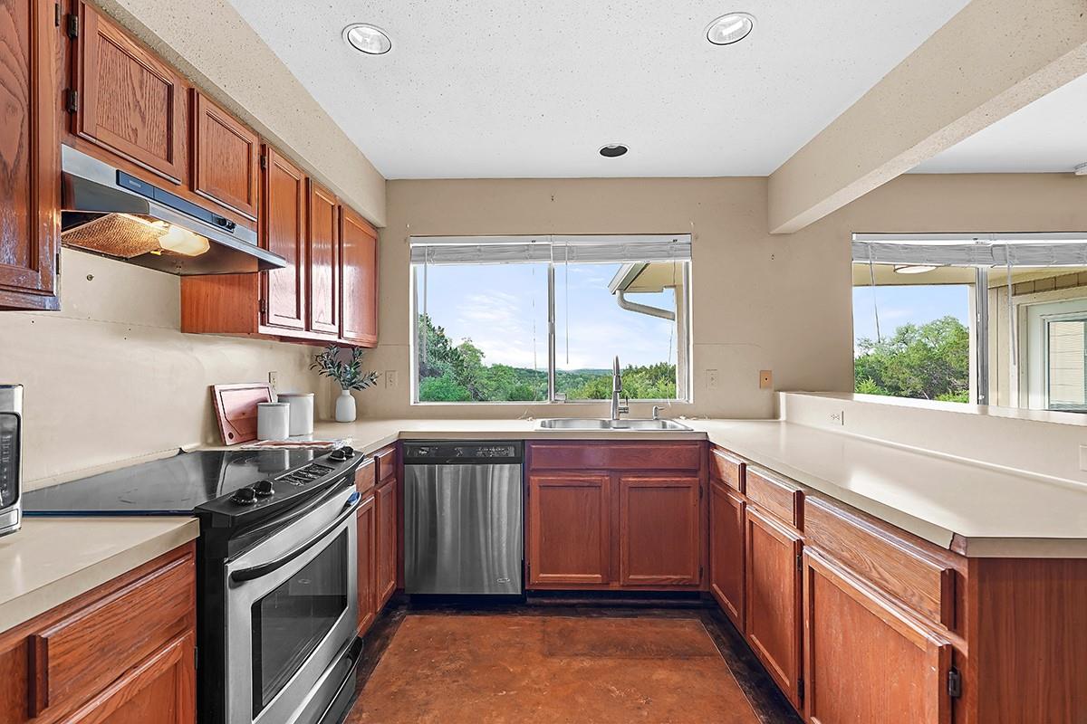 102 Rocky Creek Rd, Dripping Springs, TX 78620