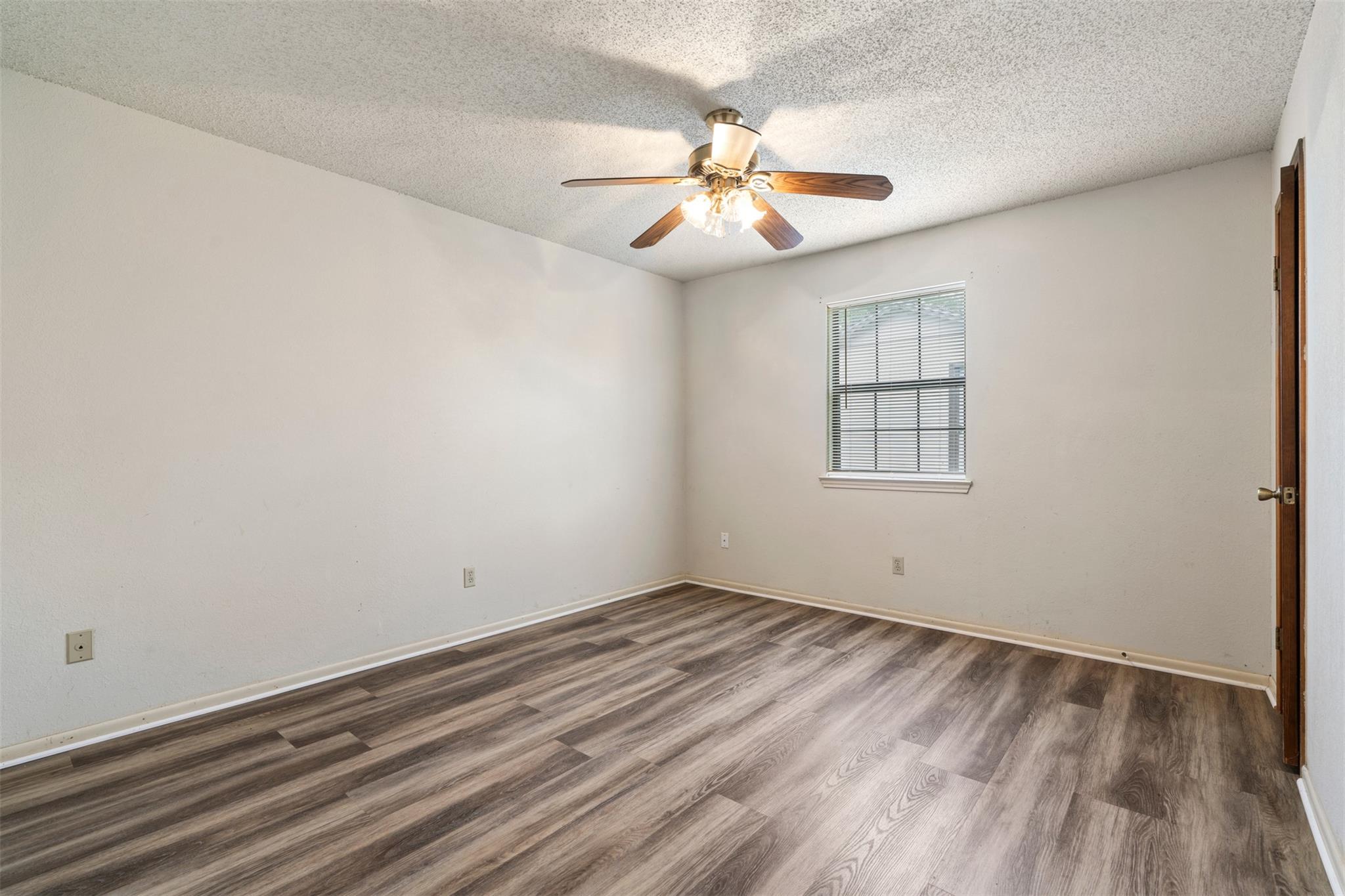 708 Hunter Dr, Rockdale, TX 76567