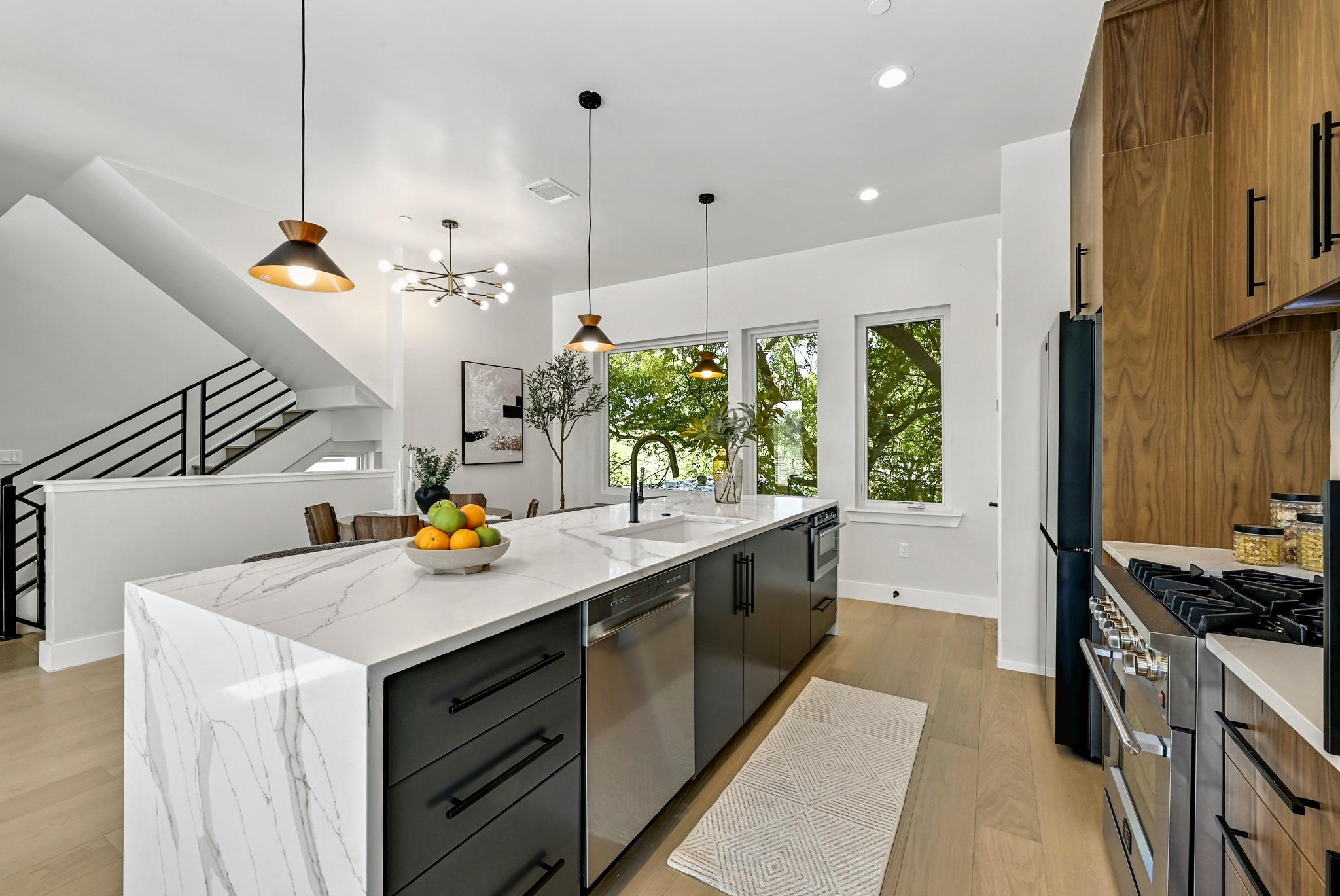 100 W Odell St # 2, Austin, TX 78752