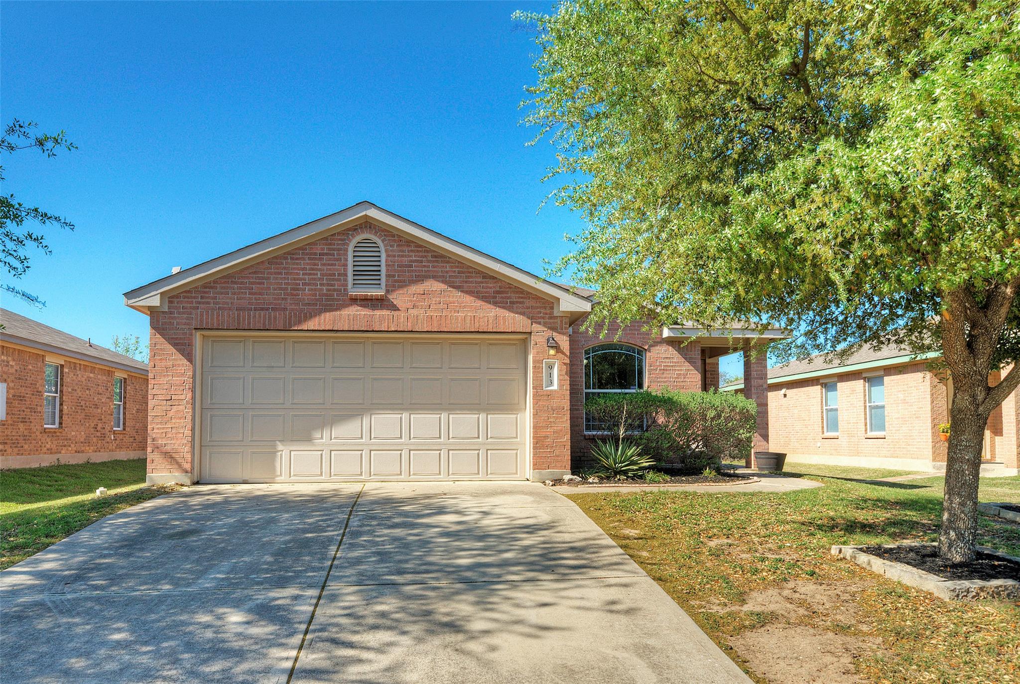 913 Dexter Dr, Leander, TX 78641