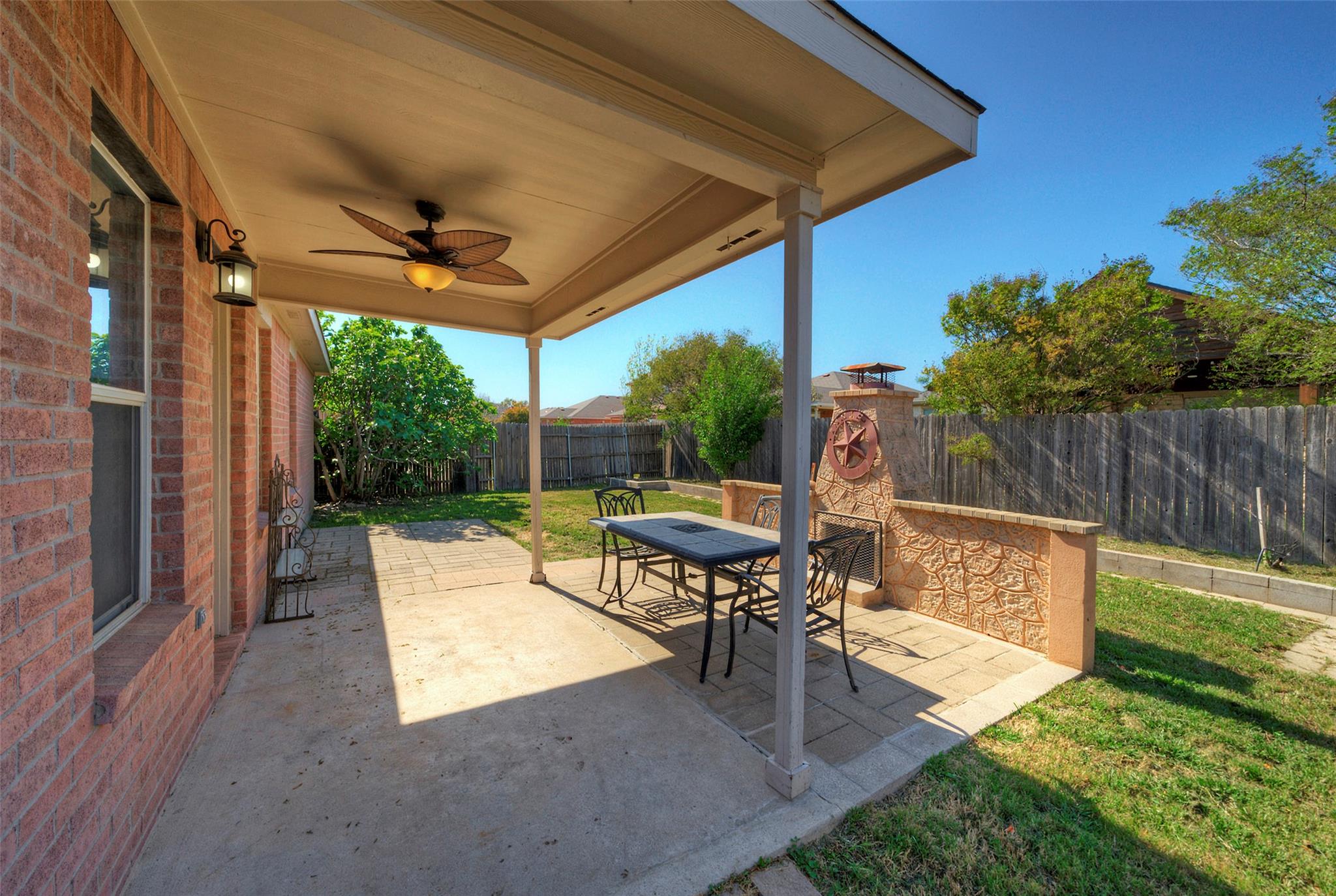 913 Dexter Dr, Leander, TX 78641