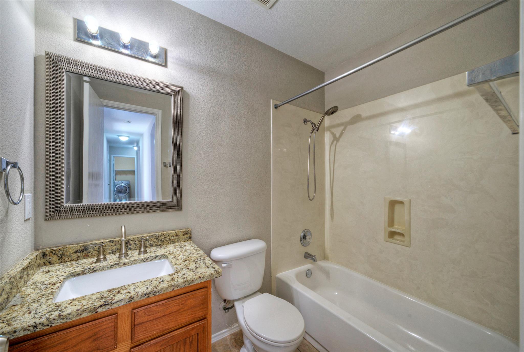 913 Dexter Dr, Leander, TX 78641