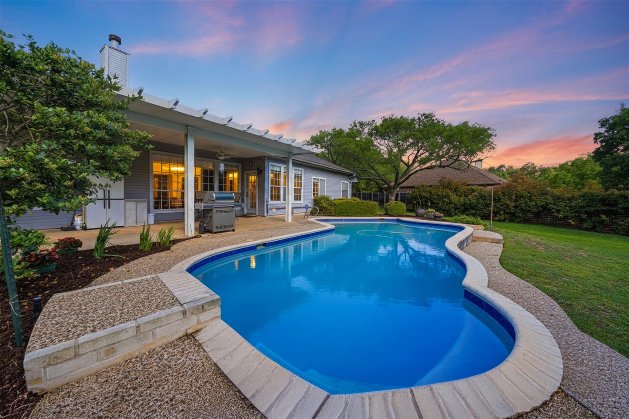 550 Peterson Ln, Lakeway, TX 78734