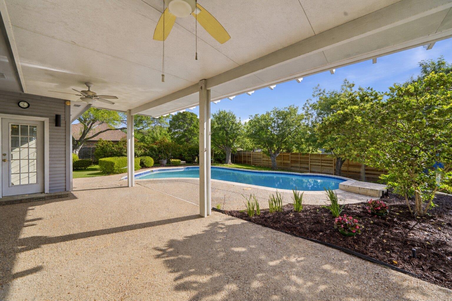 550 Peterson Ln, Lakeway, TX 78734