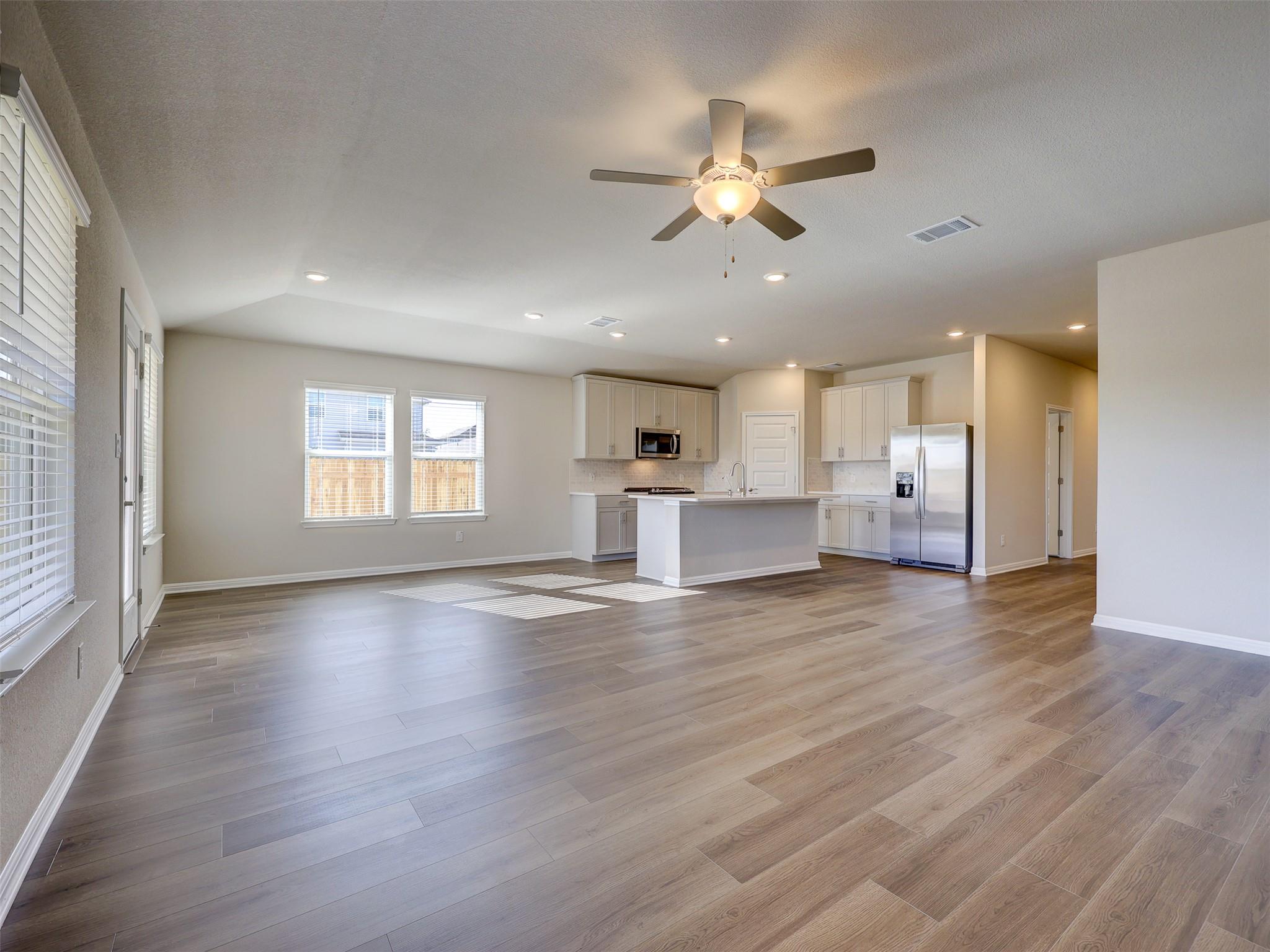 100 Greenspire Ln, Hutto, TX 78634