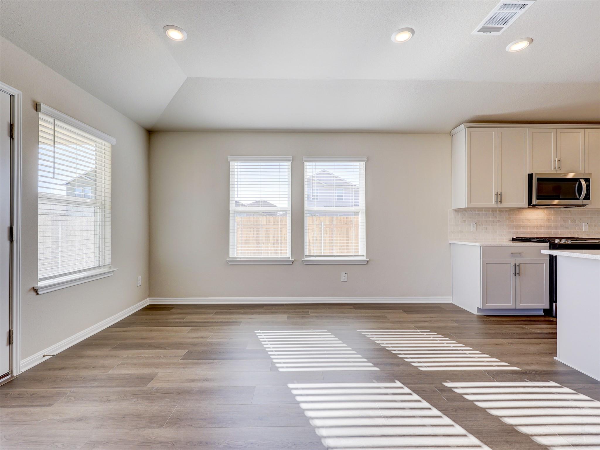 100 Greenspire Ln, Hutto, TX 78634