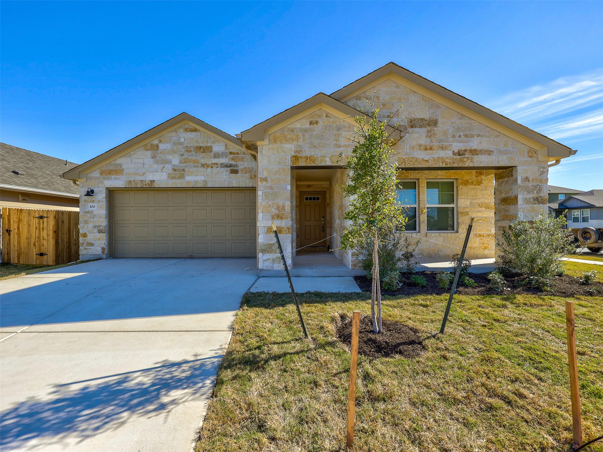 100 Greenspire Ln, Hutto, TX 78634