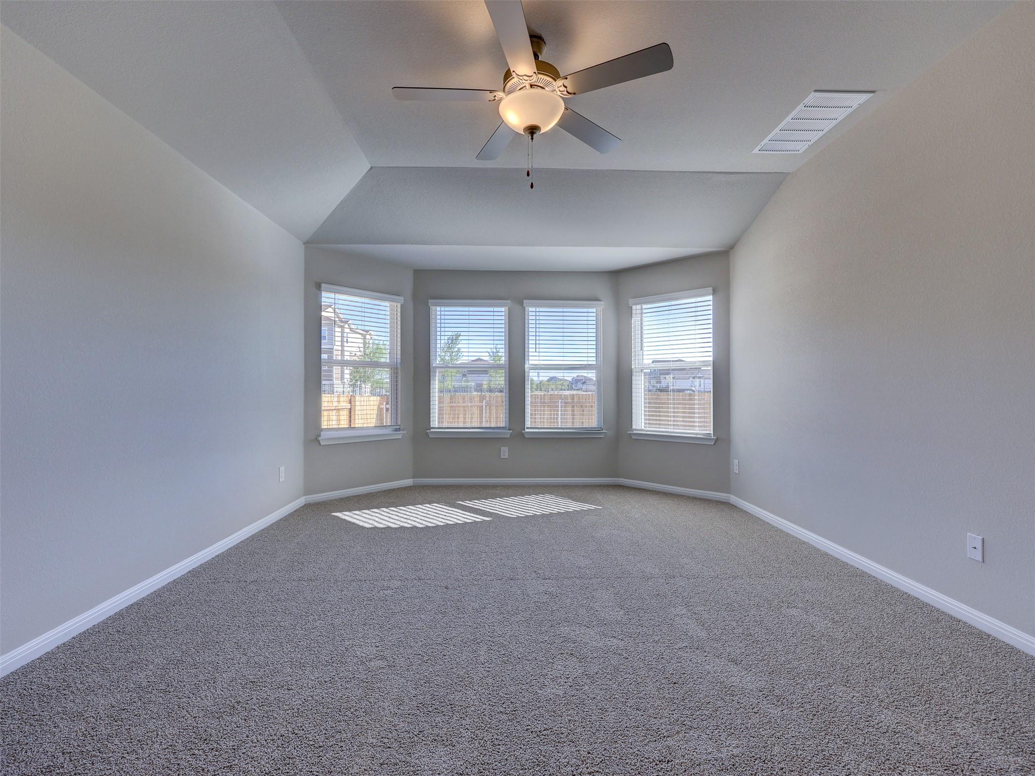 100 Greenspire Ln, Hutto, TX 78634