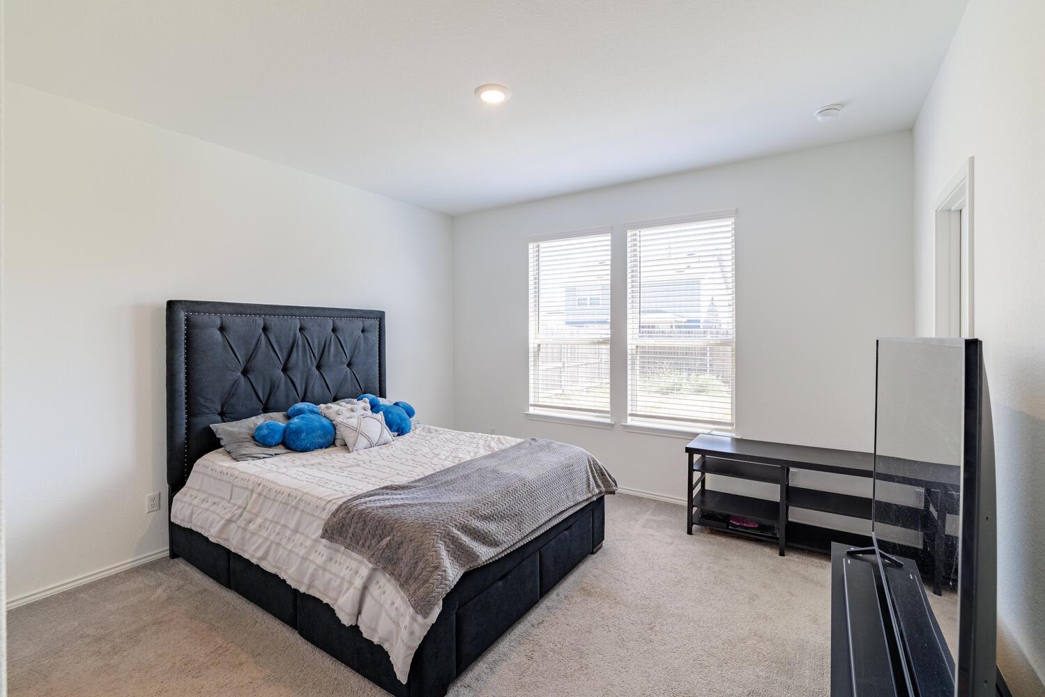 1620 Holly Lake Dr, Leander, TX 78641