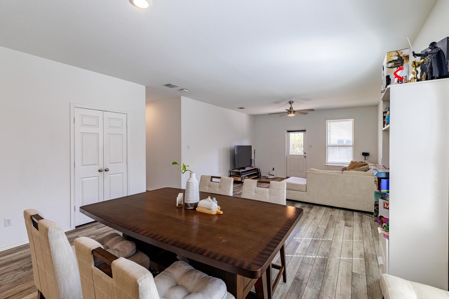 1620 Holly Lake Dr, Leander, TX 78641