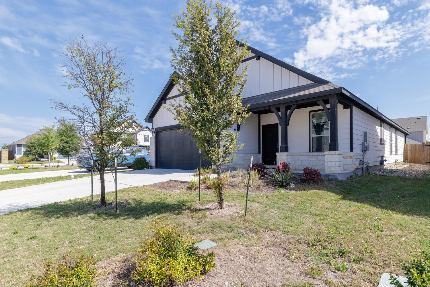 1620 Holly Lake Dr, Leander, TX 78641