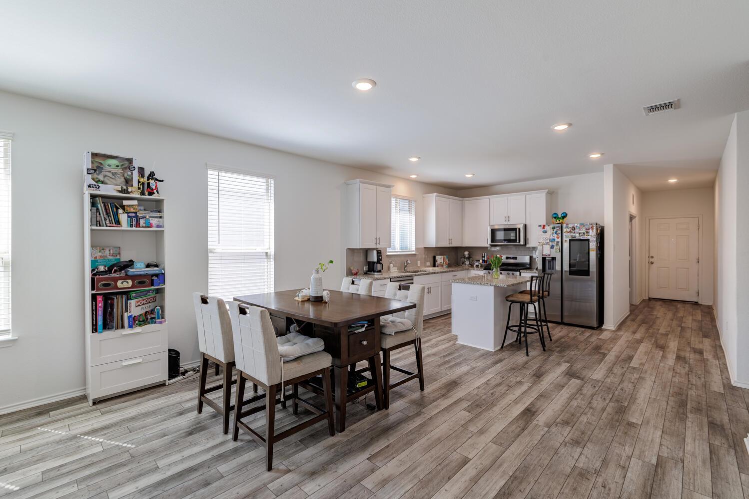 1620 Holly Lake Dr, Leander, TX 78641