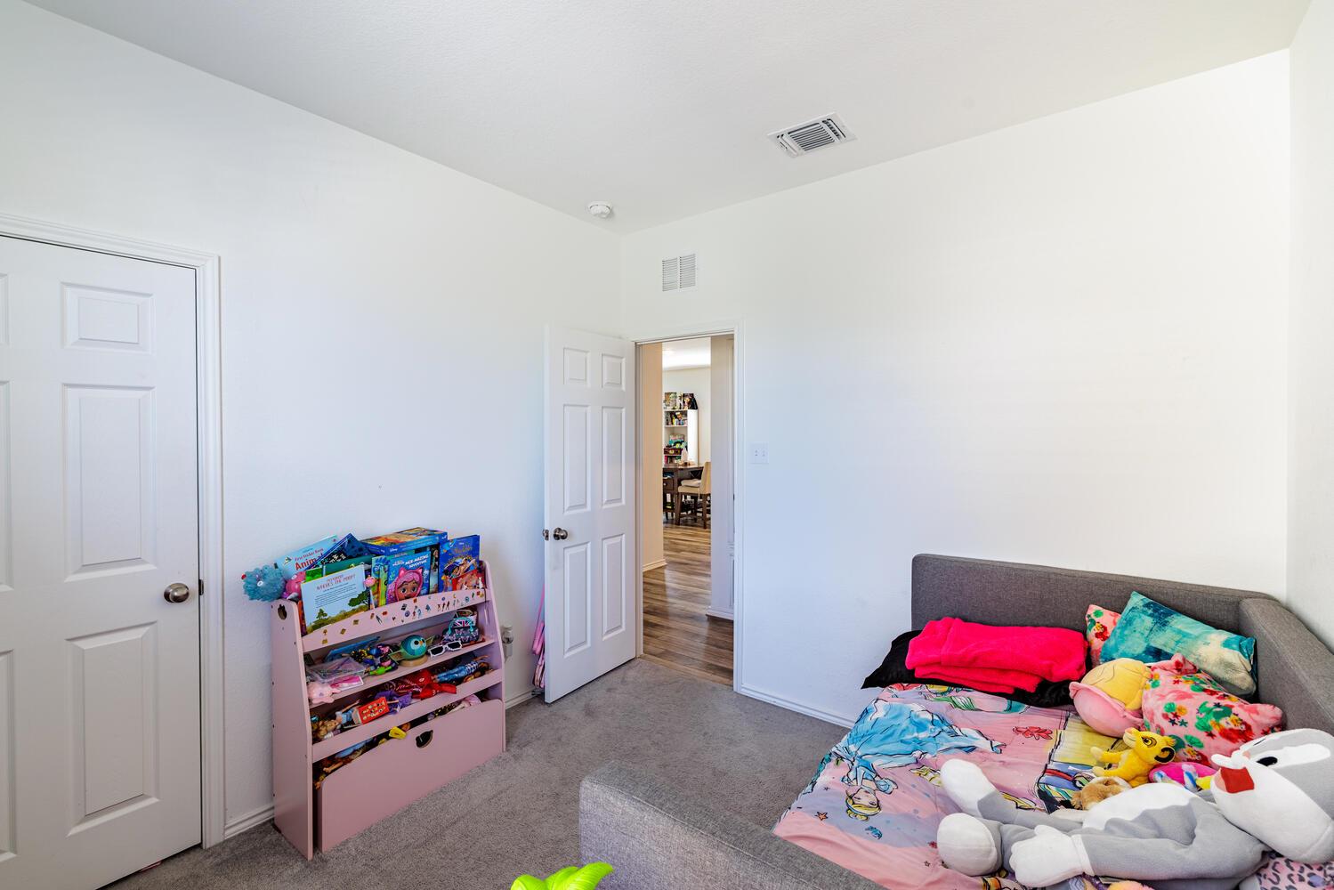 1620 Holly Lake Dr, Leander, TX 78641