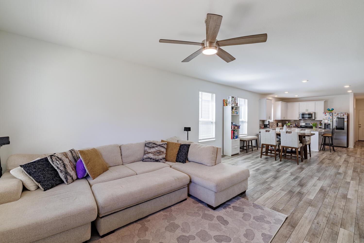 1620 Holly Lake Dr, Leander, TX 78641