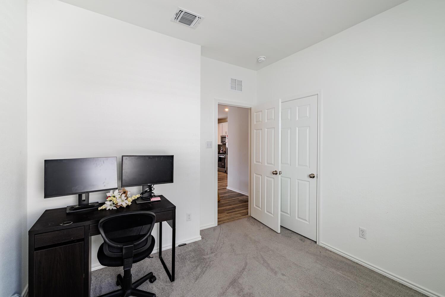 1620 Holly Lake Dr, Leander, TX 78641