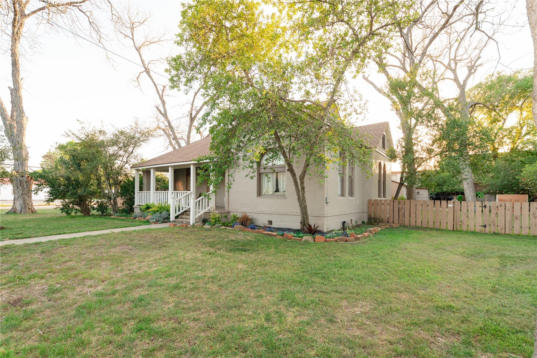 1202 Pecan St, Bastrop, TX 78602