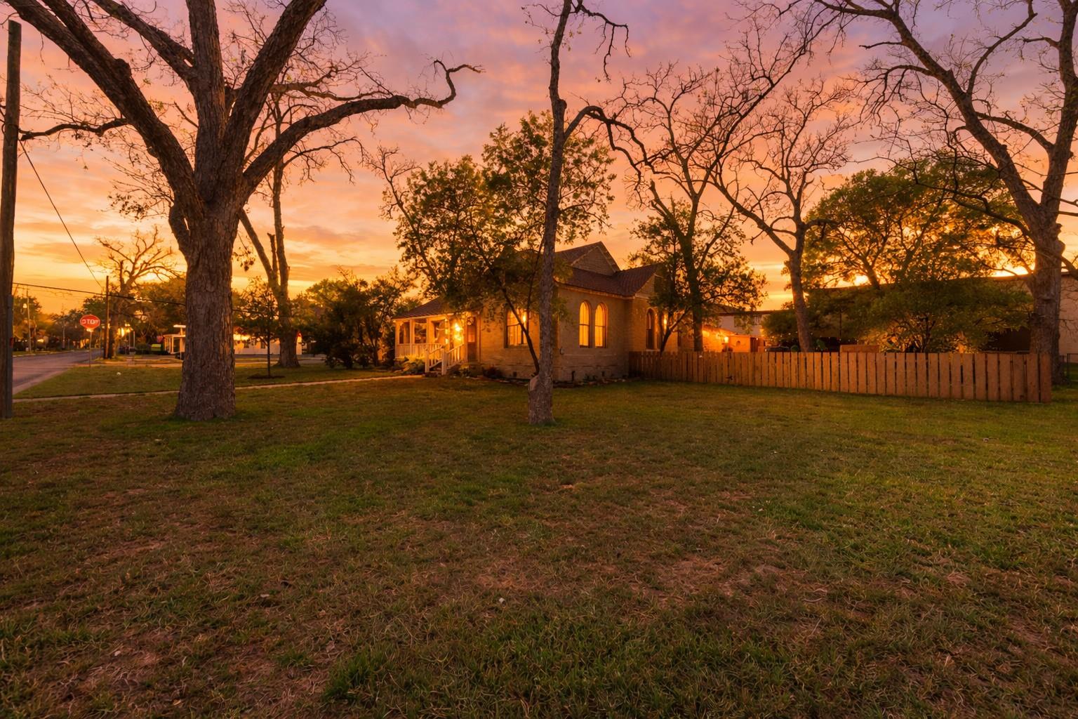 1202 Pecan St, Bastrop, TX 78602