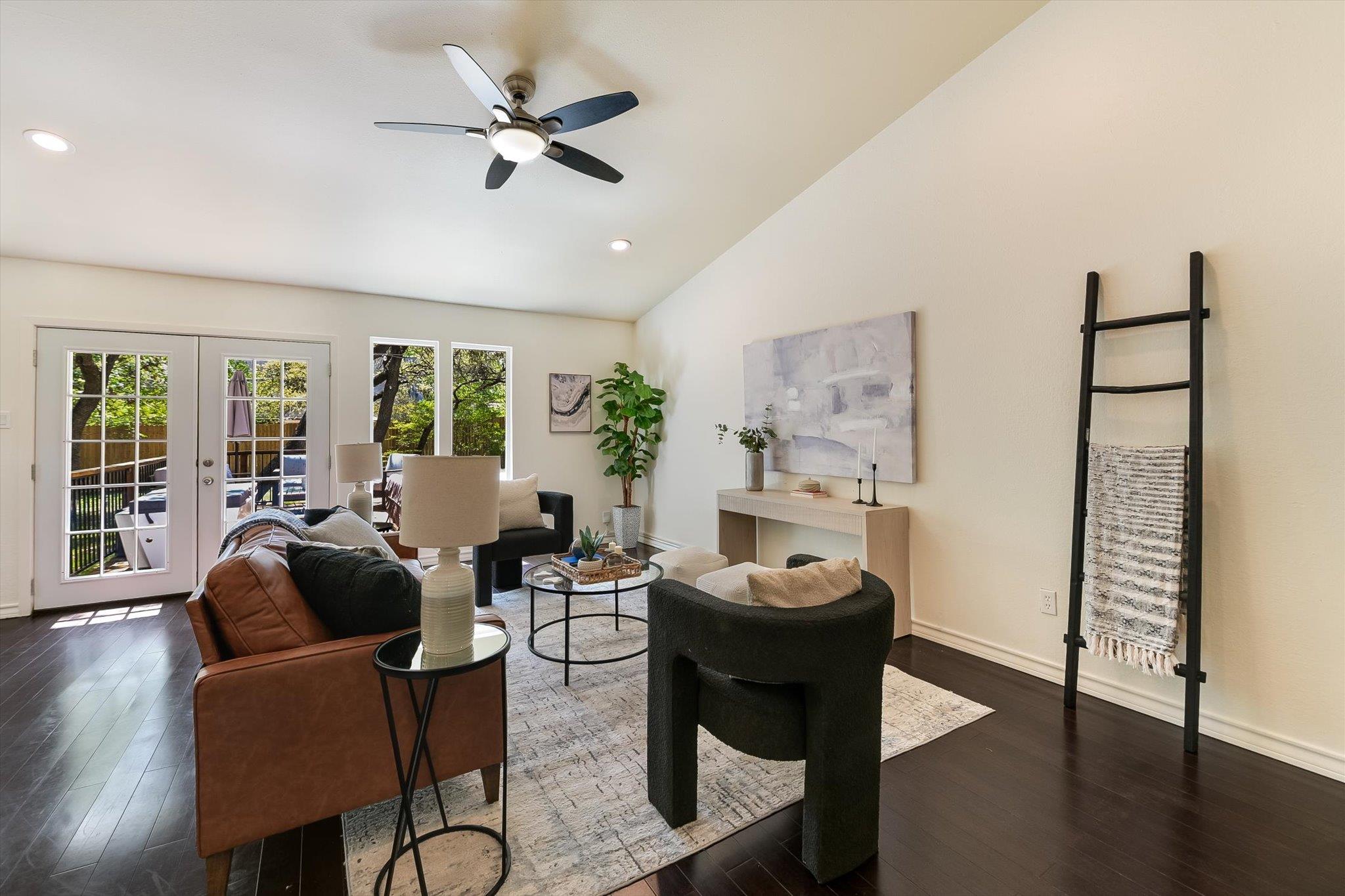 9405 Shady Oaks Dr, Austin, TX 78729