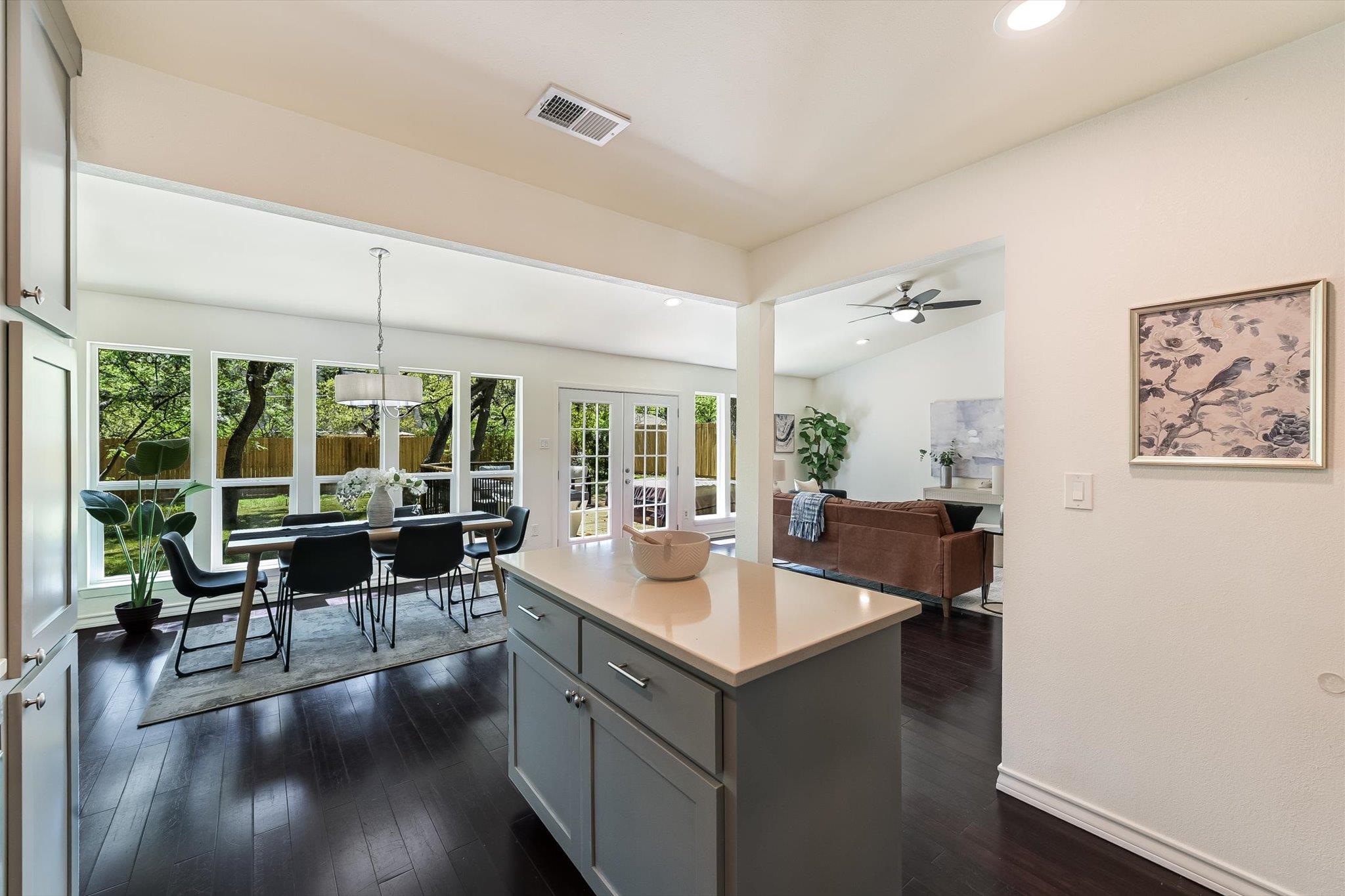 9405 Shady Oaks Dr, Austin, TX 78729