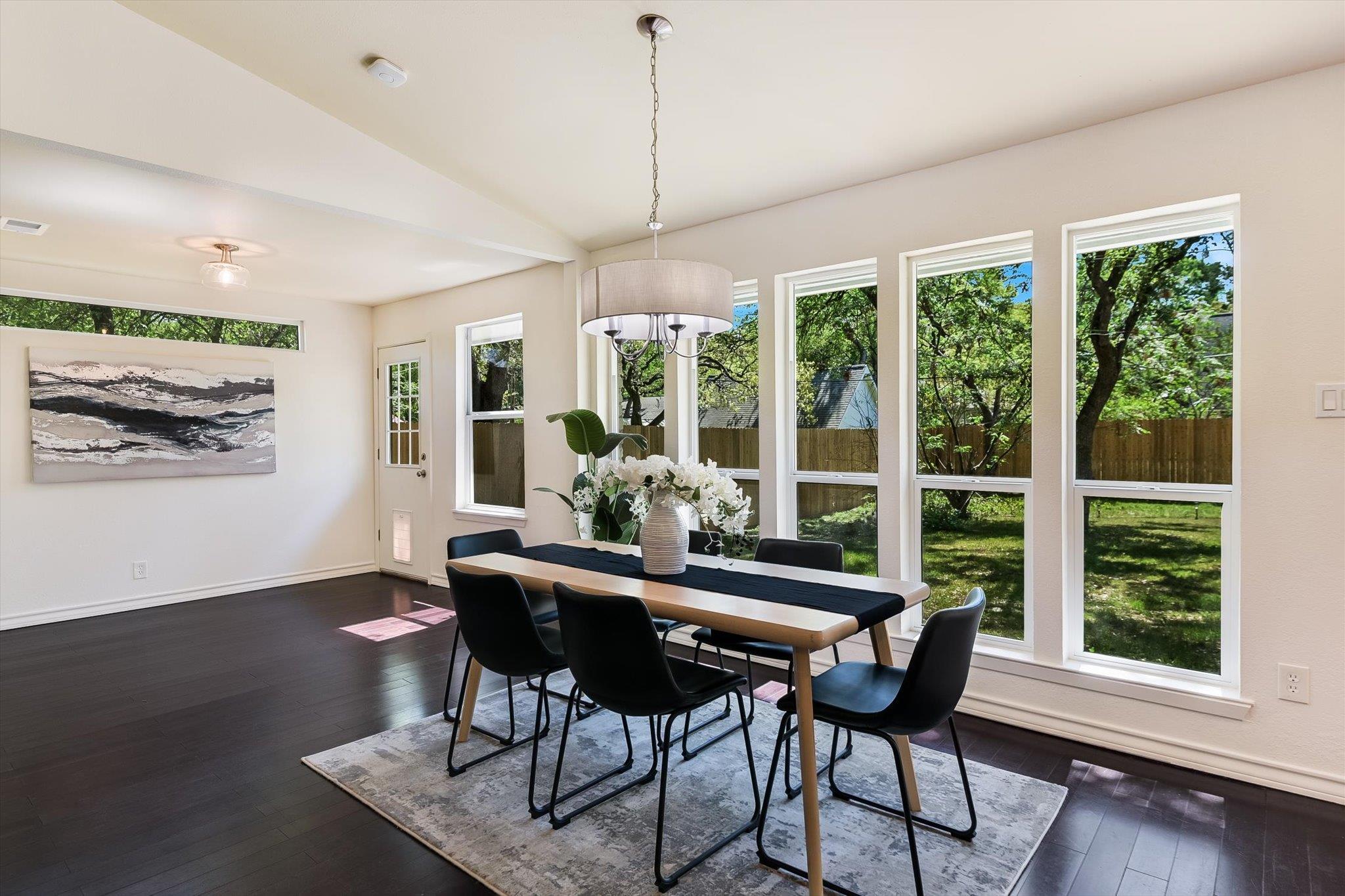 9405 Shady Oaks Dr, Austin, TX 78729