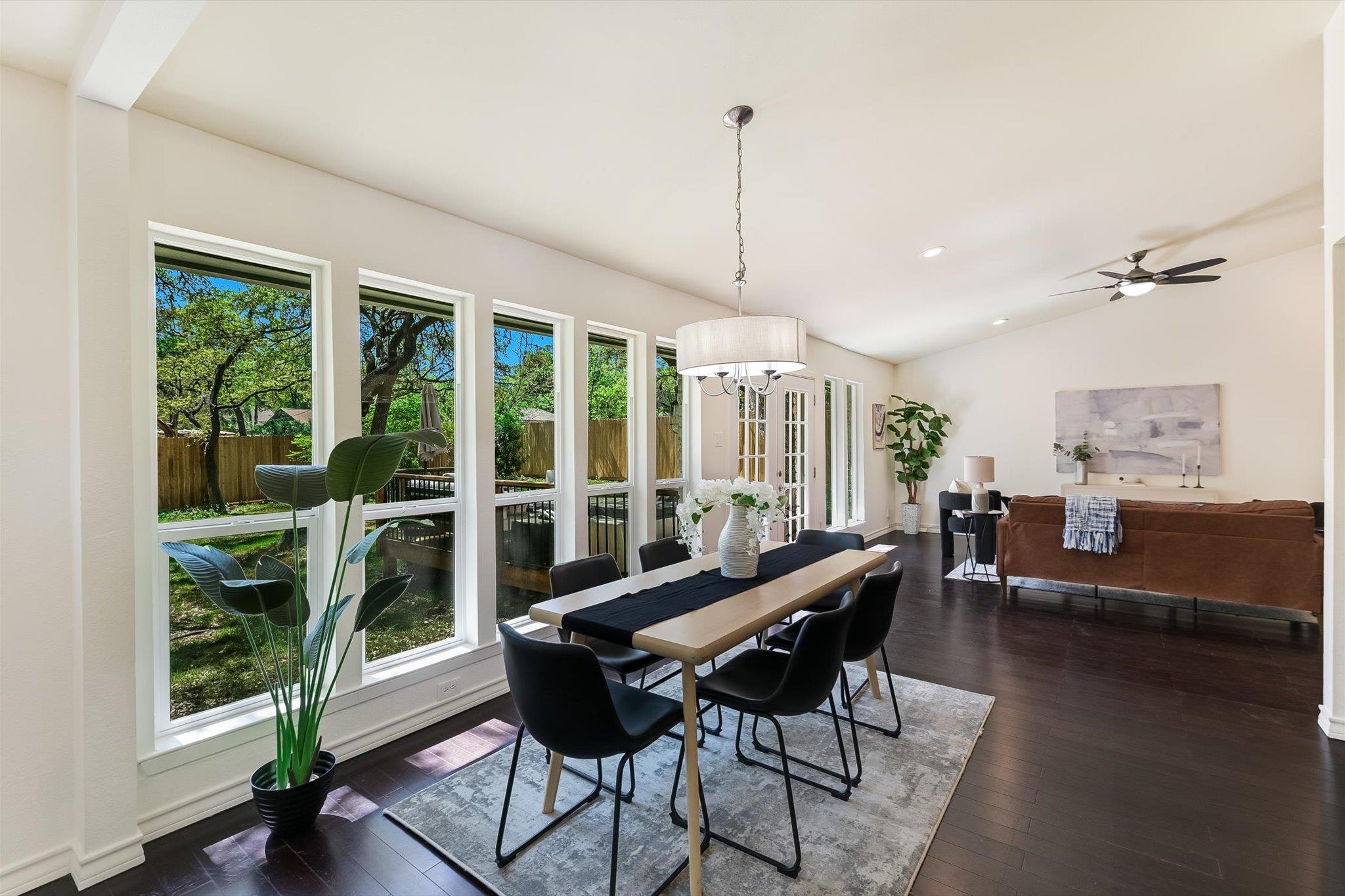 9405 Shady Oaks Dr, Austin, TX 78729