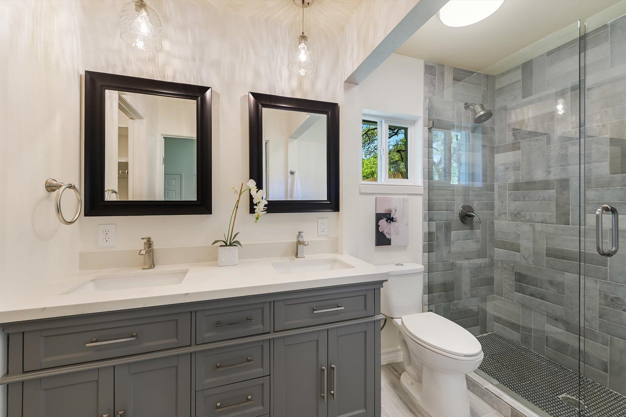 9405 Shady Oaks Dr, Austin, TX 78729