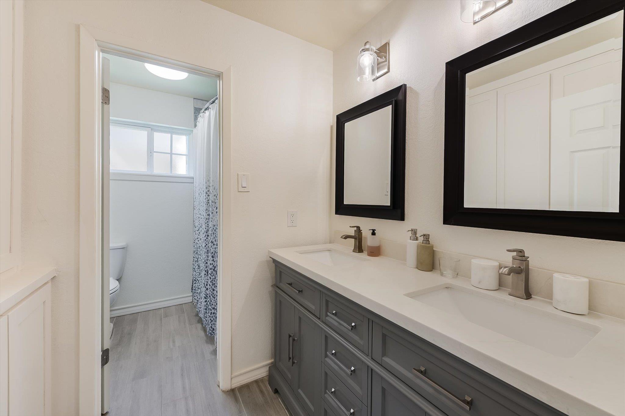 9405 Shady Oaks Dr, Austin, TX 78729