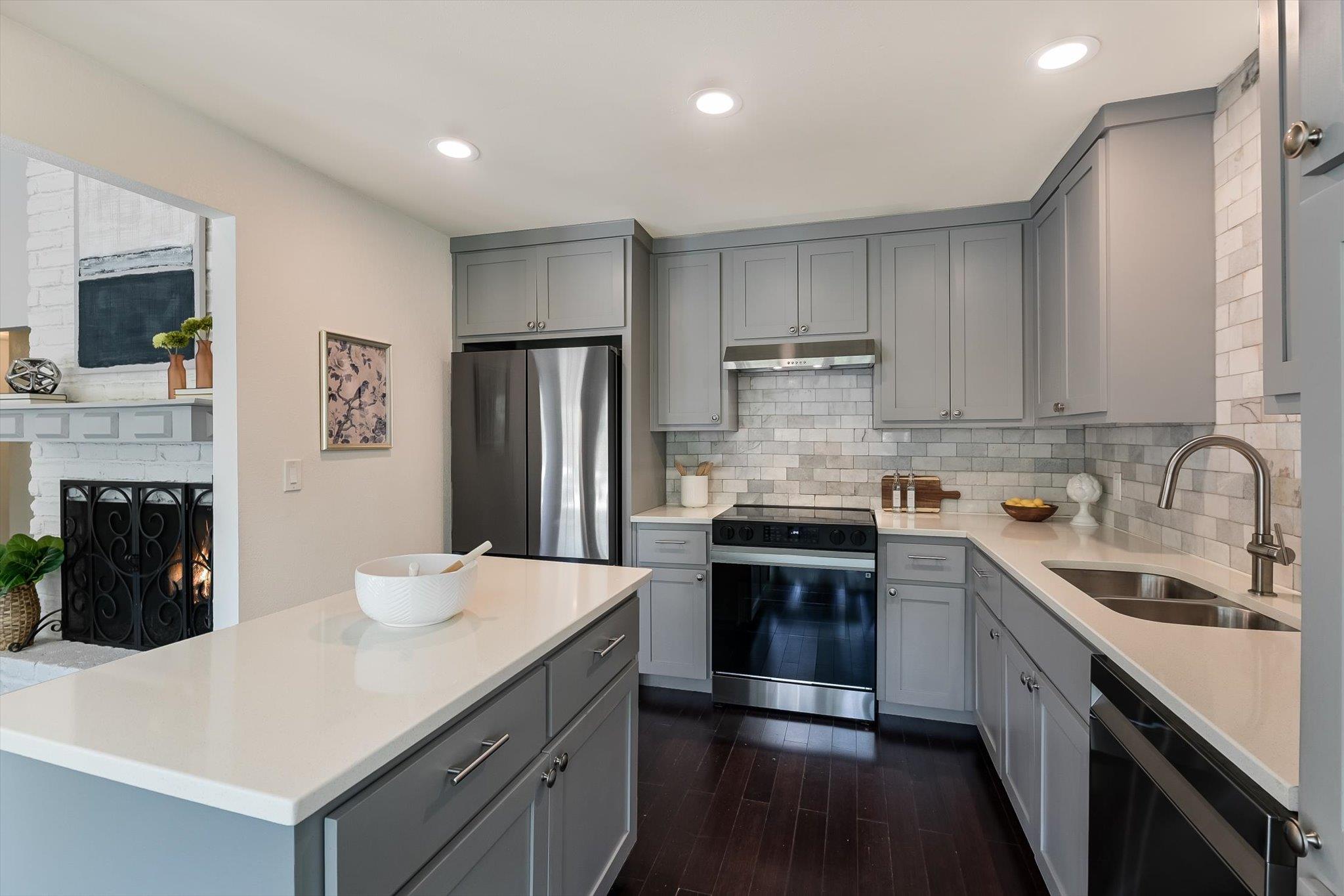 9405 Shady Oaks Dr, Austin, TX 78729