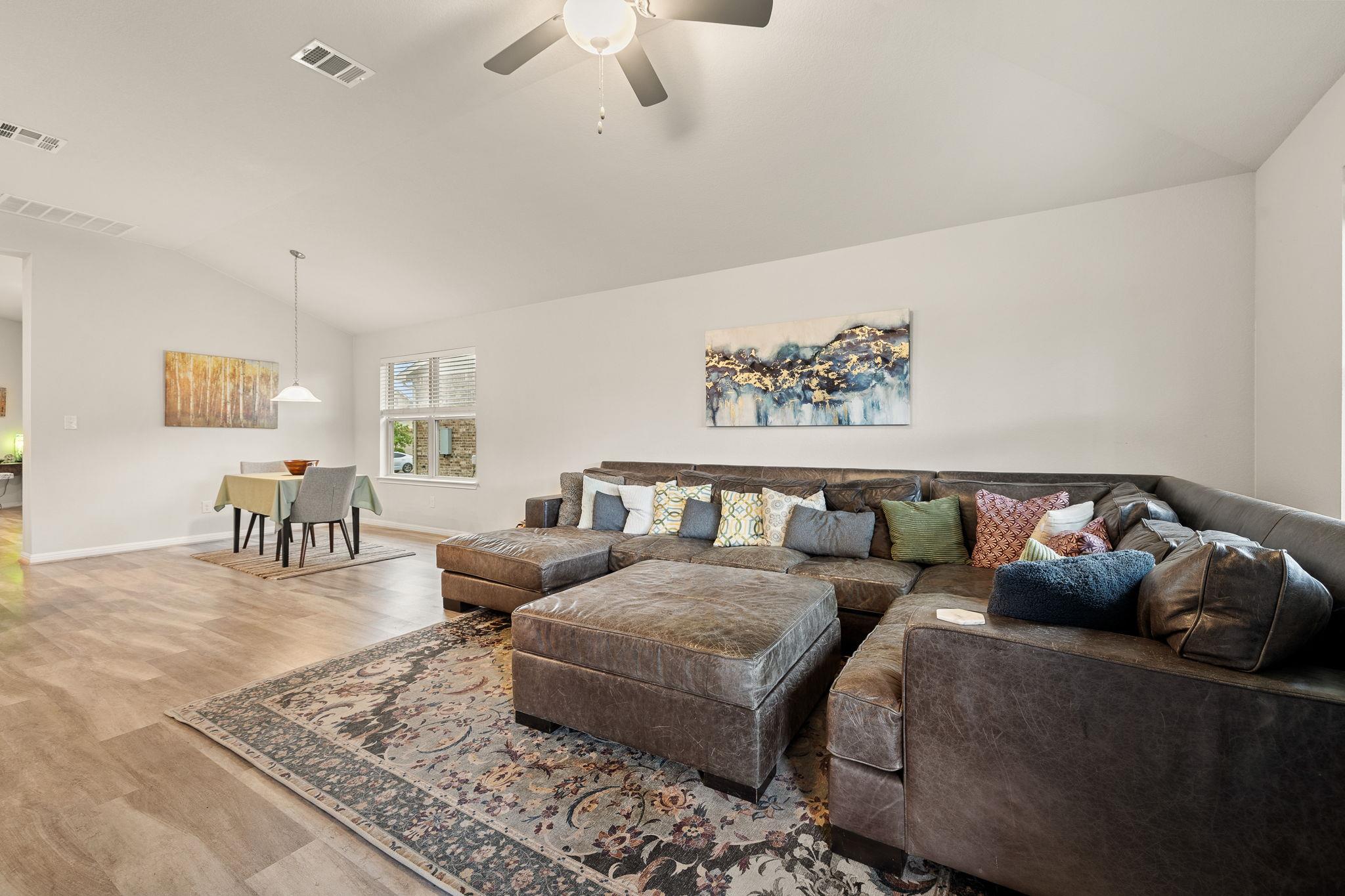 105 Sophora Dr, Hutto, TX 78634