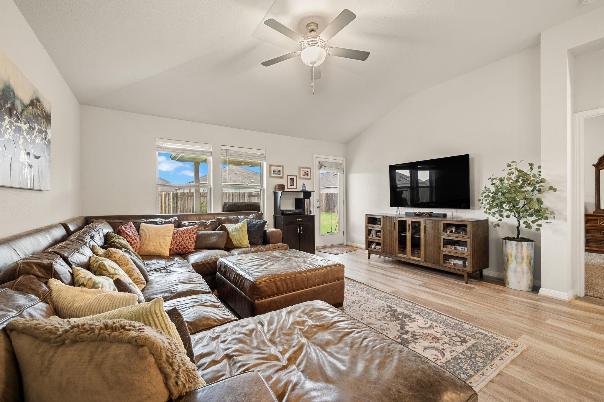 105 Sophora Dr, Hutto, TX 78634