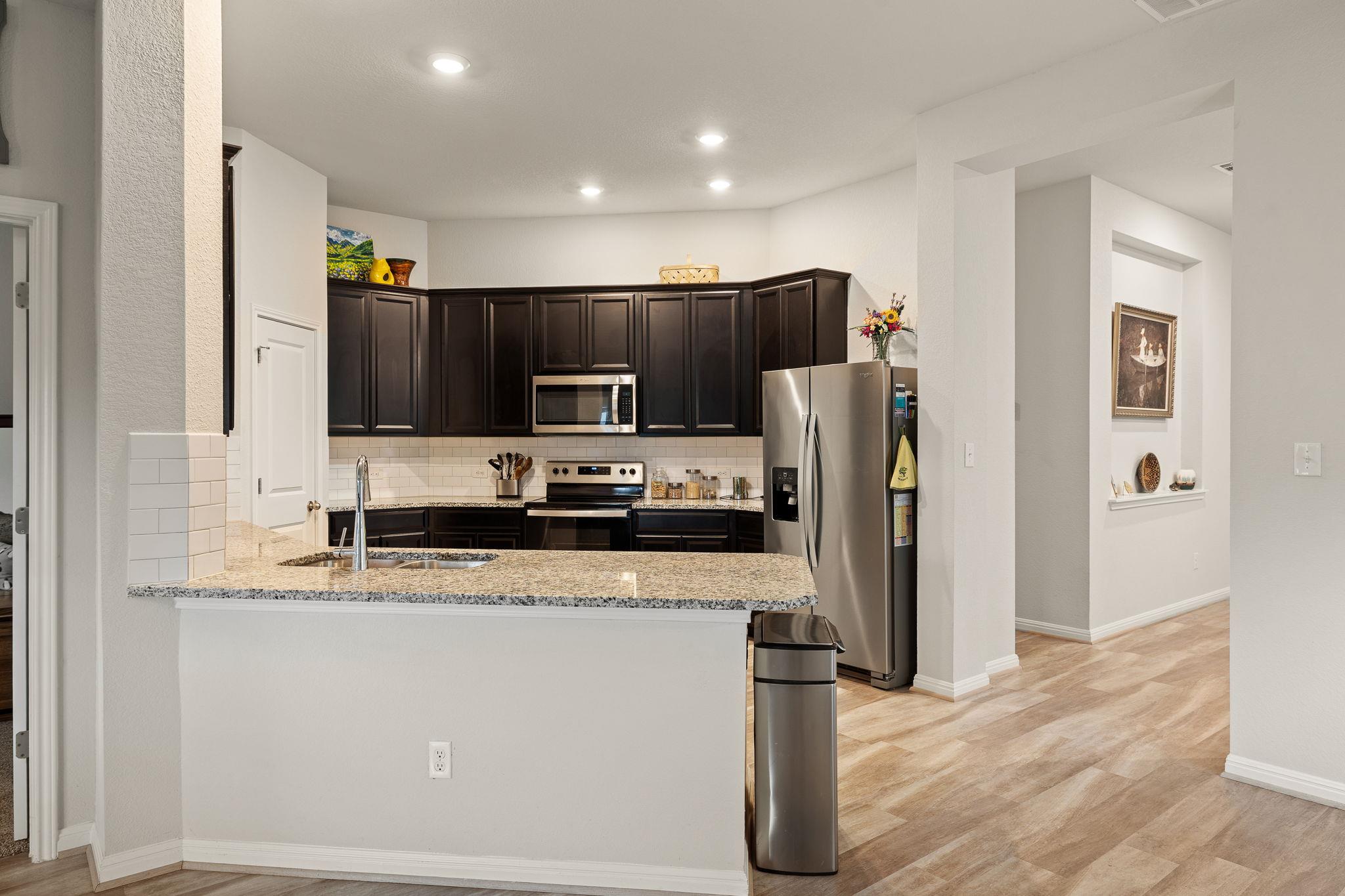 105 Sophora Dr, Hutto, TX 78634