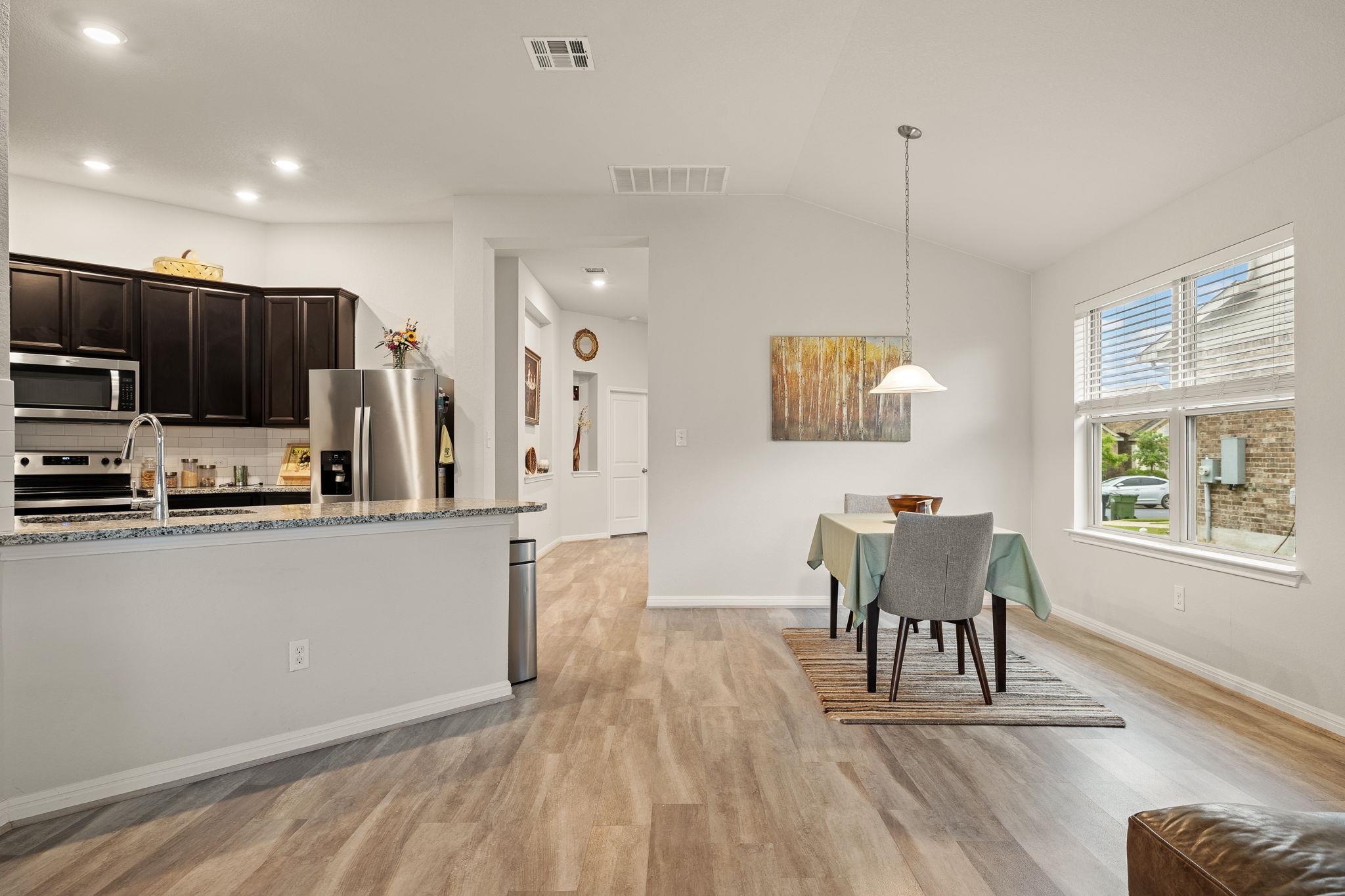 105 Sophora Dr, Hutto, TX 78634