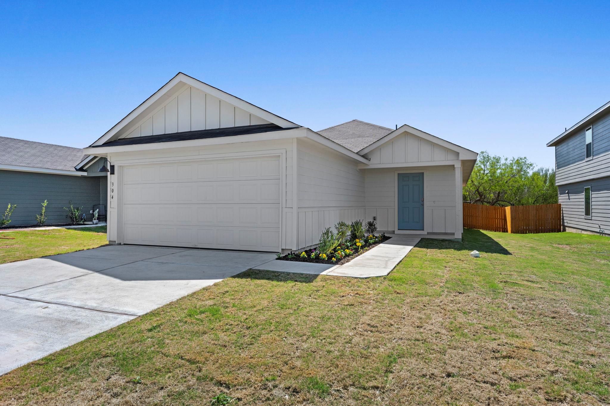 304 Wild Goose Dr, Luling, TX 78648