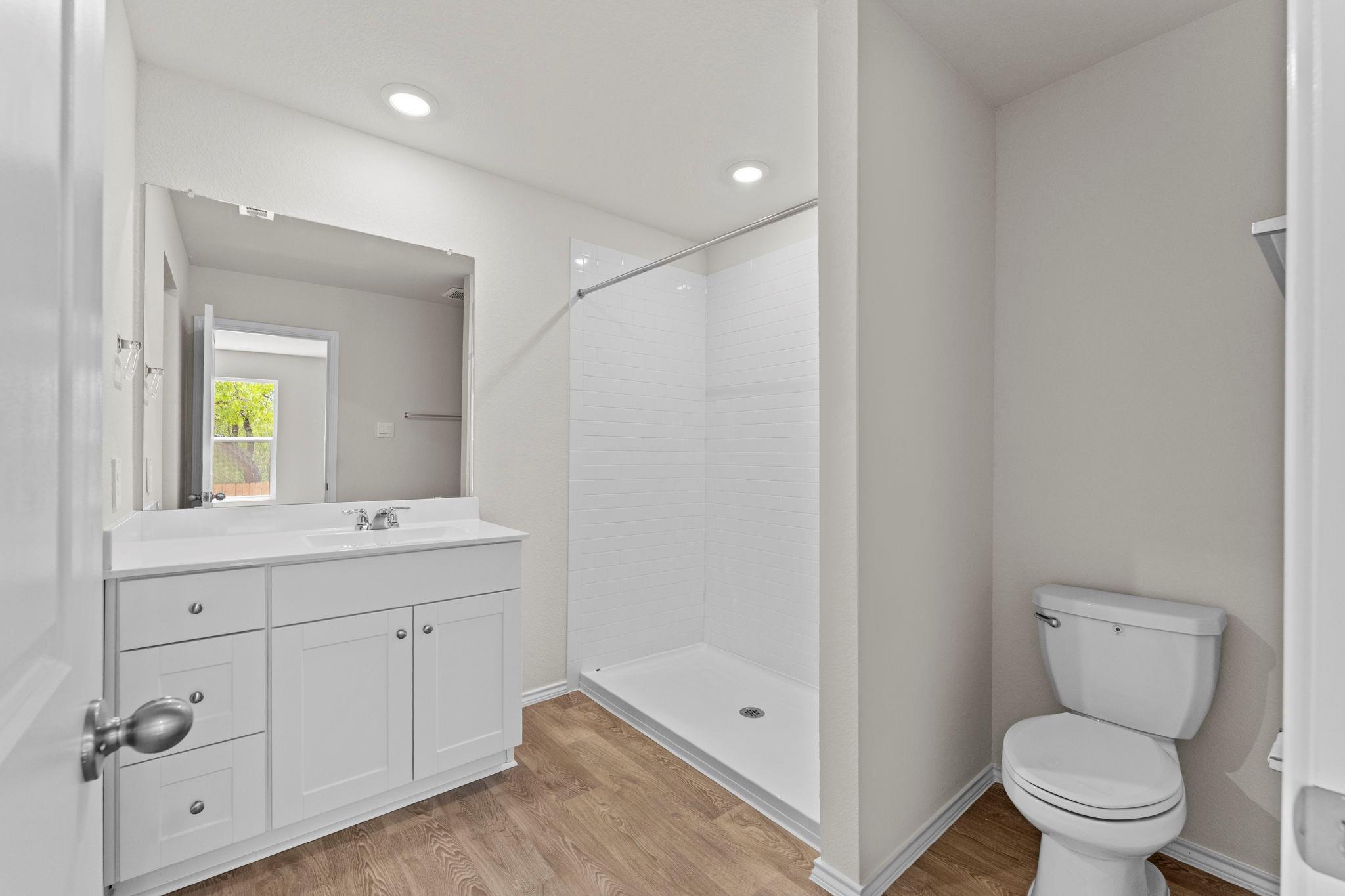 304 Wild Goose Dr, Luling, TX 78648