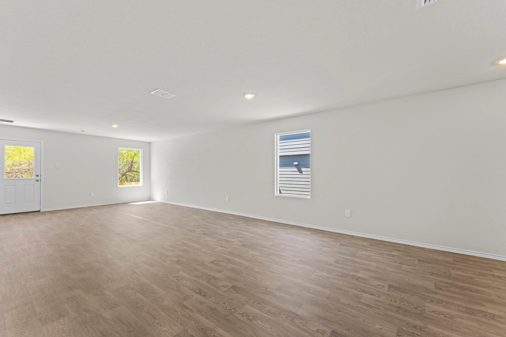 304 Wild Goose Dr, Luling, TX 78648