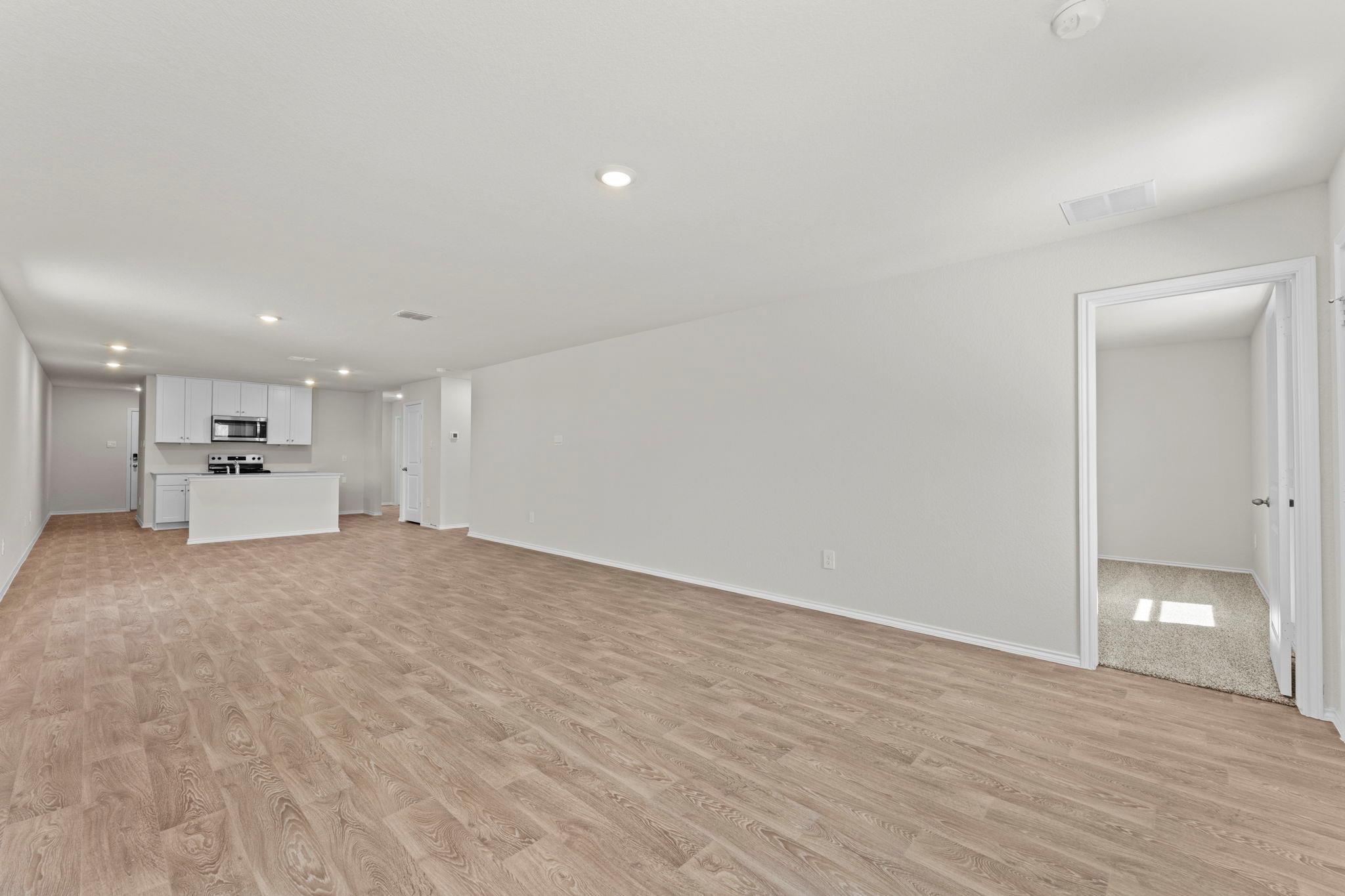 304 Wild Goose Dr, Luling, TX 78648