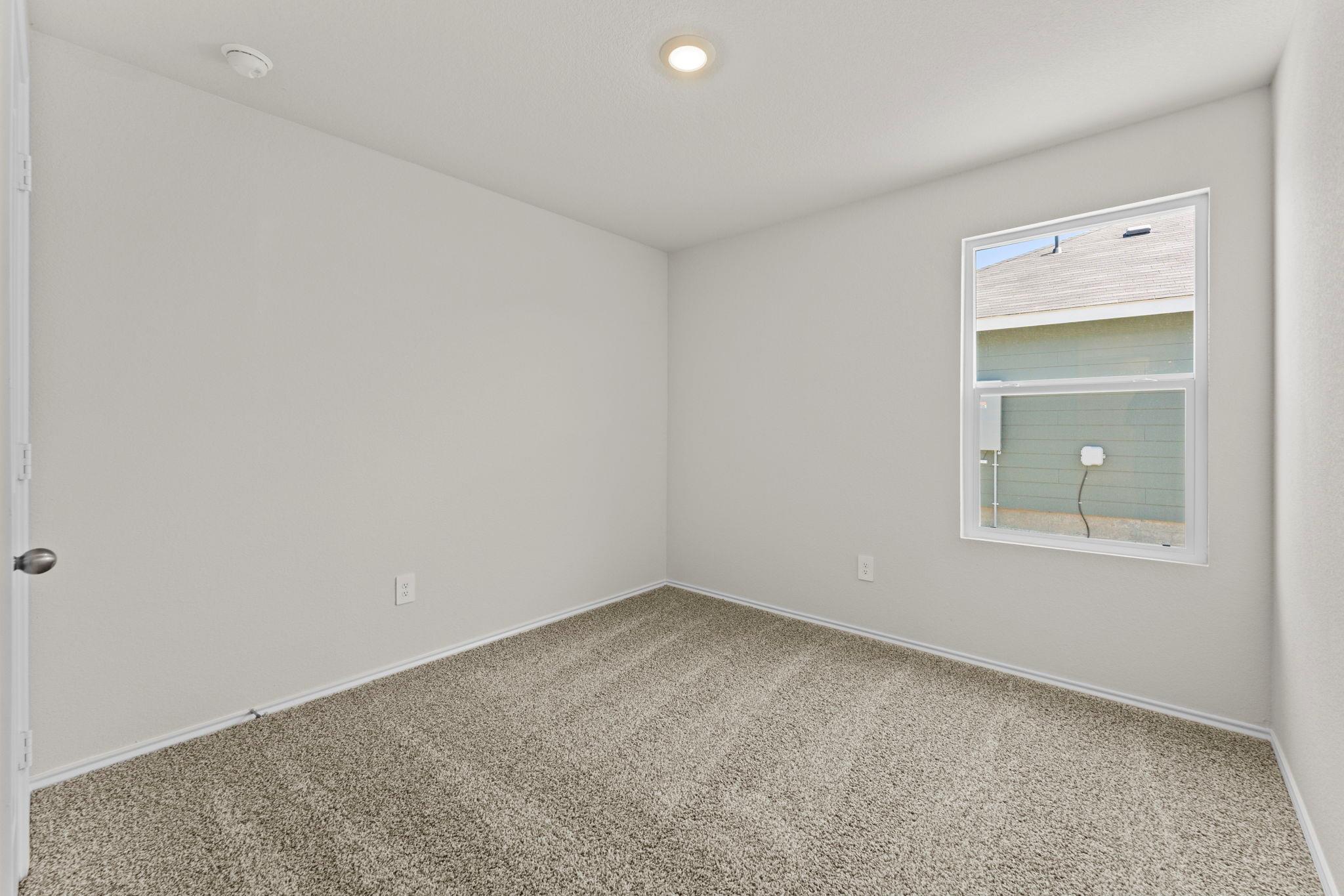 304 Wild Goose Dr, Luling, TX 78648