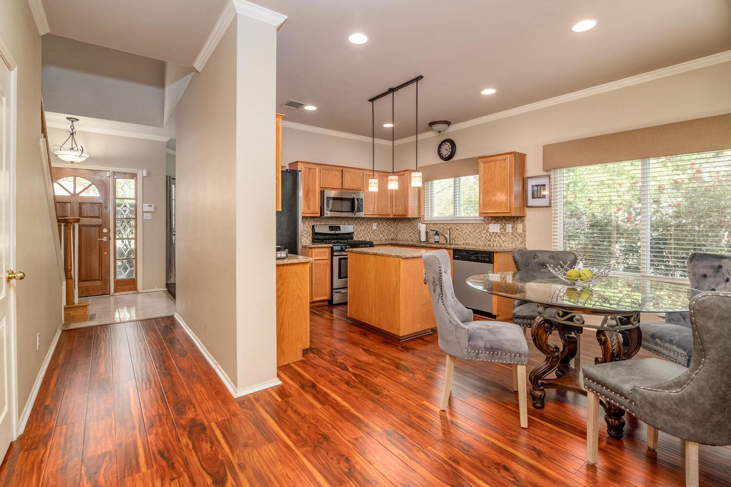 805 Oak Park Dr, Round Rock, TX 78681