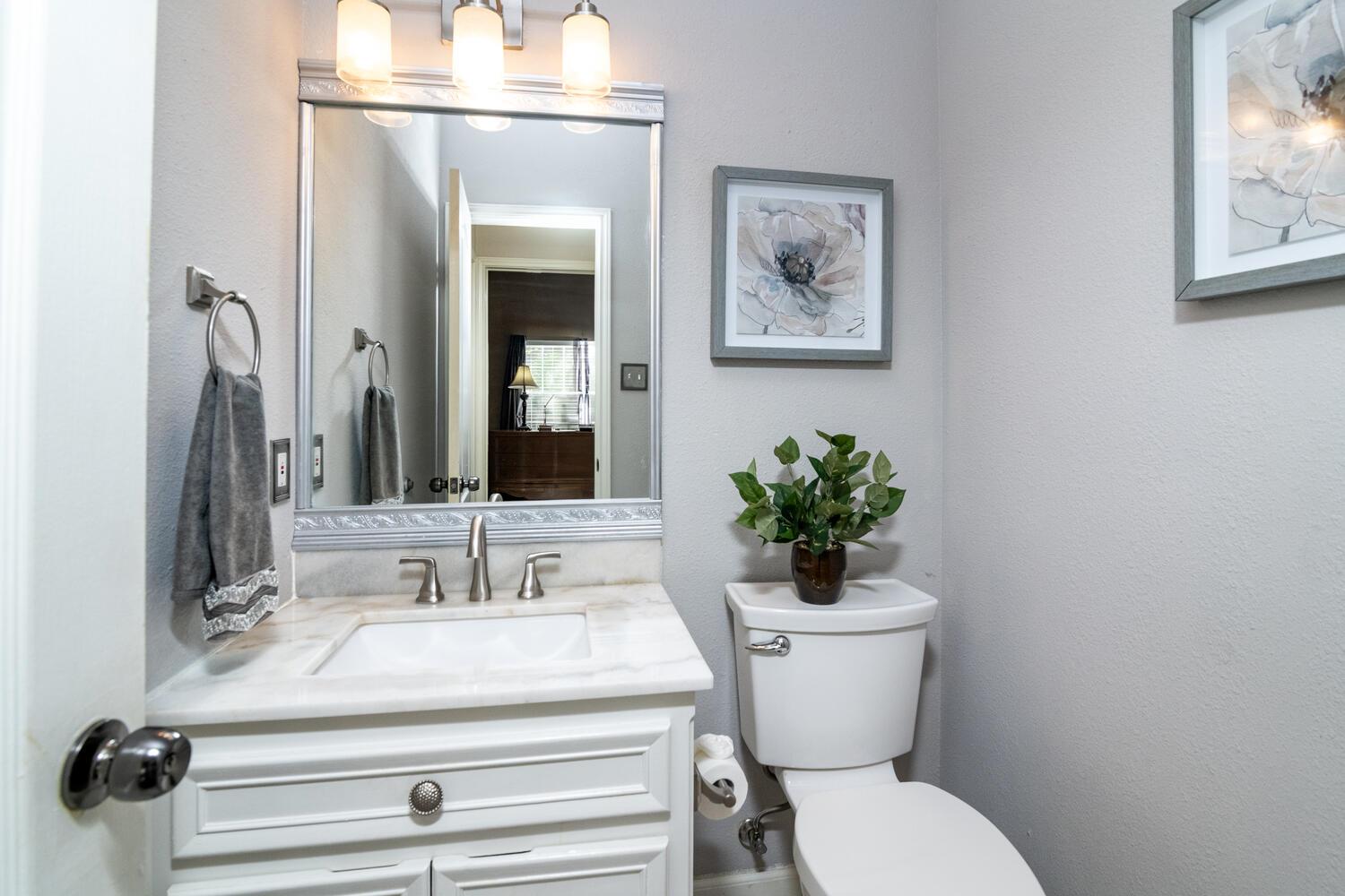 805 Oak Park Dr, Round Rock, TX 78681