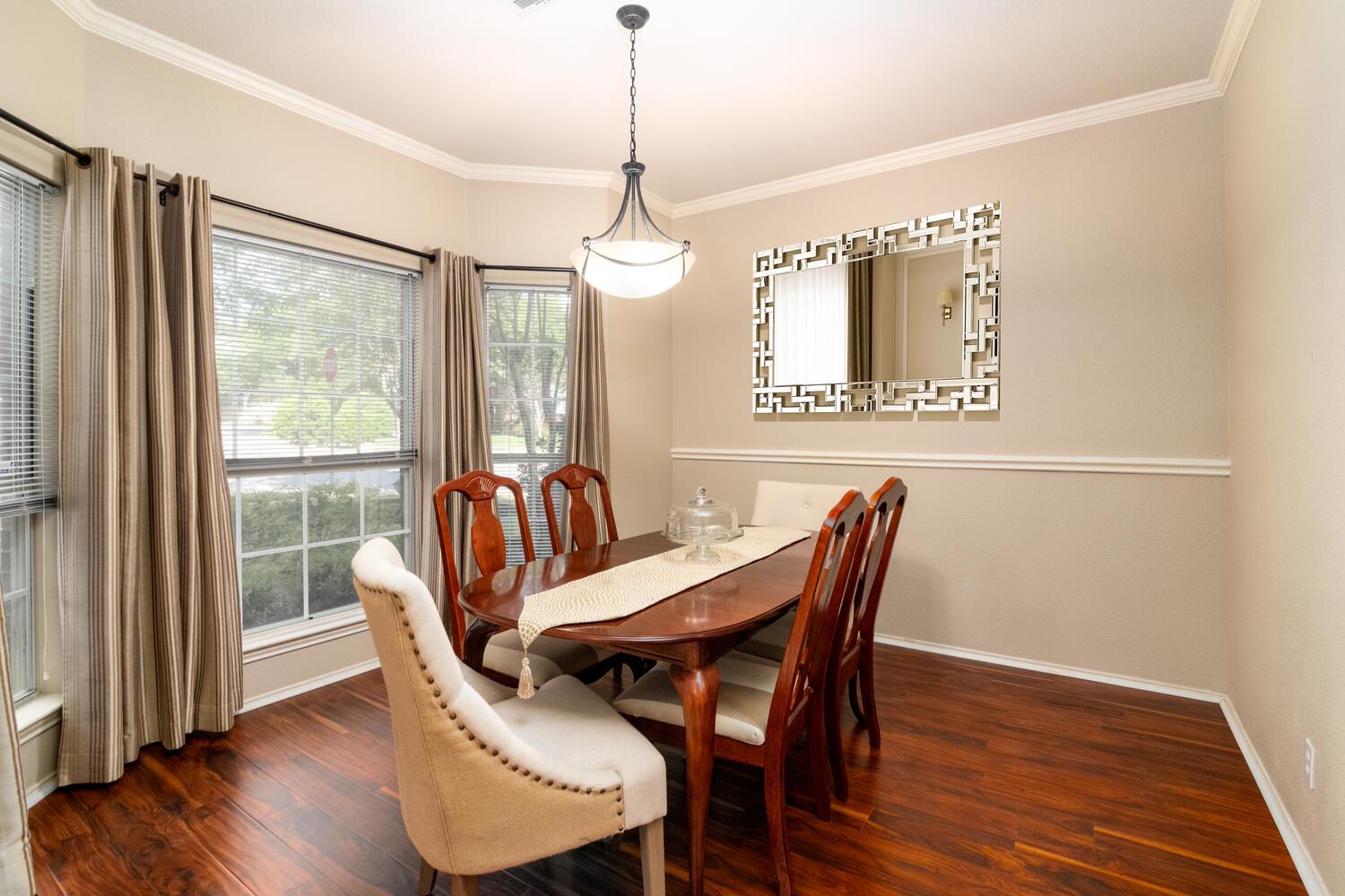 805 Oak Park Dr, Round Rock, TX 78681